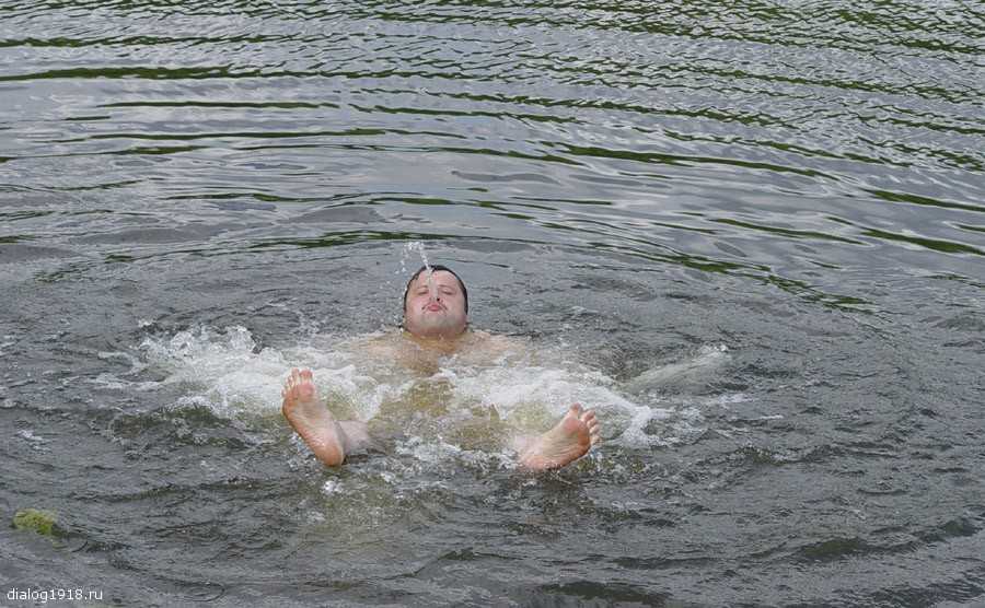 К чему снится вода? толкование по сонникам